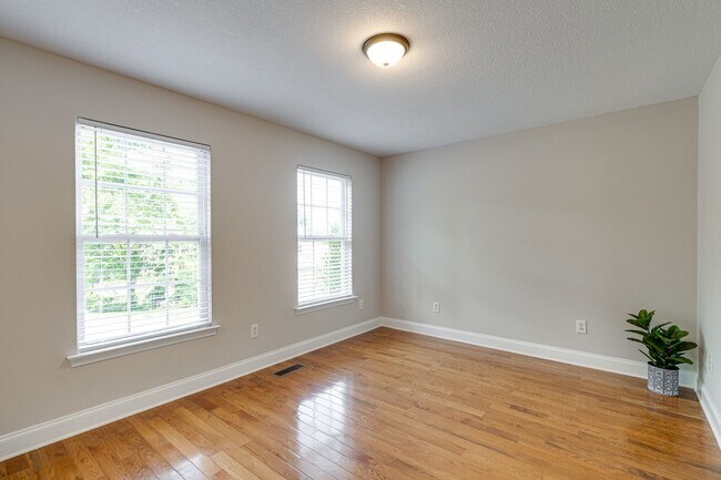 Building Photo - 3BR 2BA