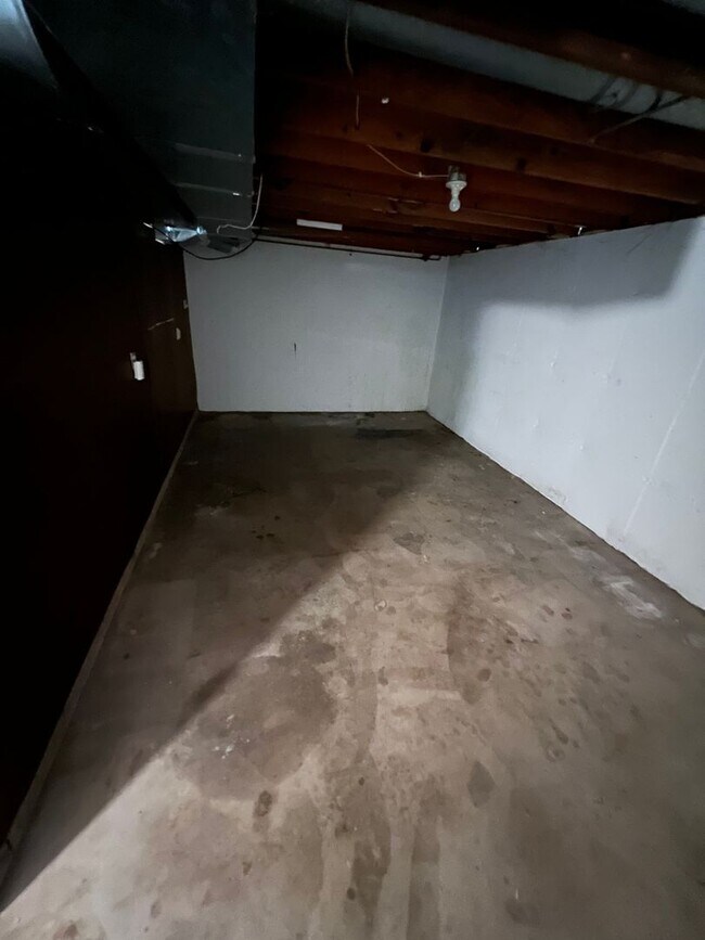 Building Photo - Trafalger Place Duplex