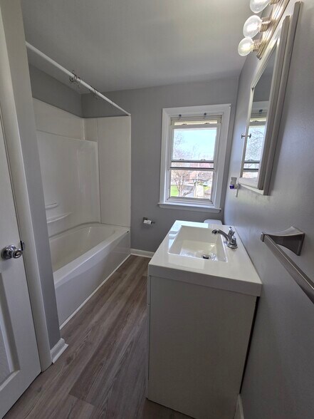 Building Photo - 811 Coppock Ln