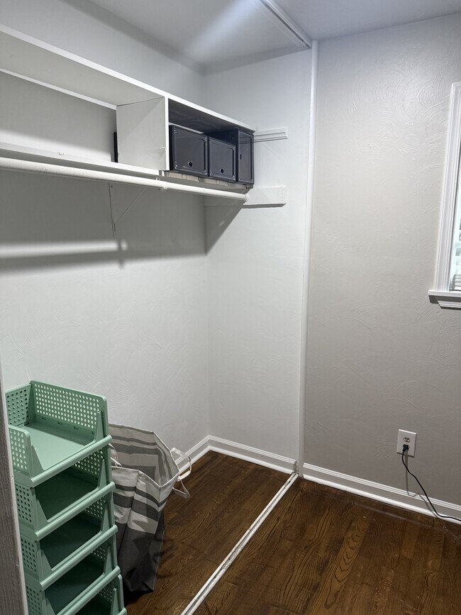 Building Photo - 825 Olive Dr