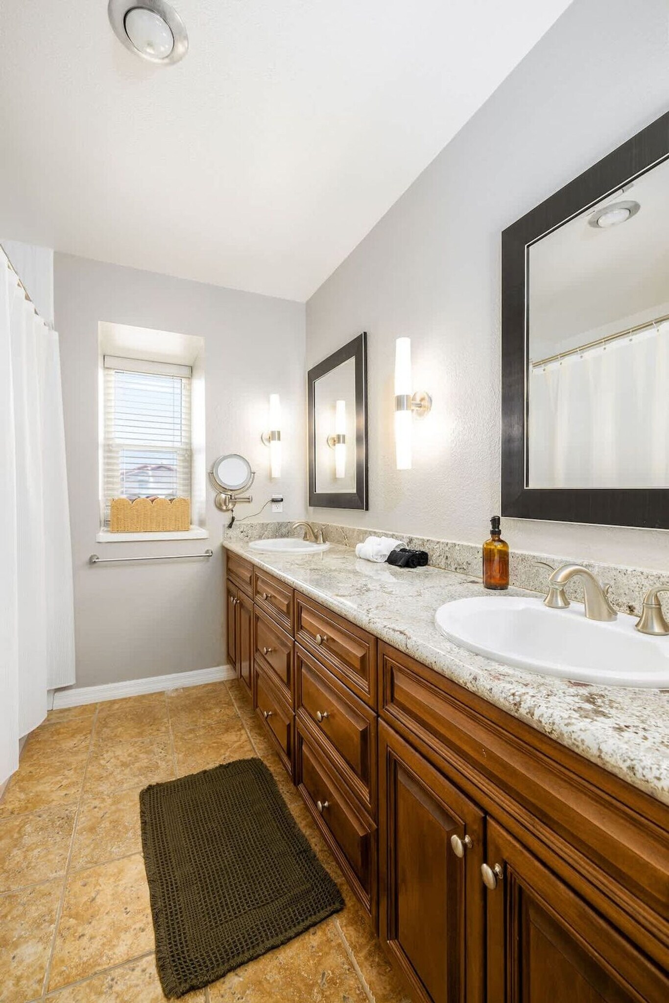 Building Photo - 1023 Sea Village Dr