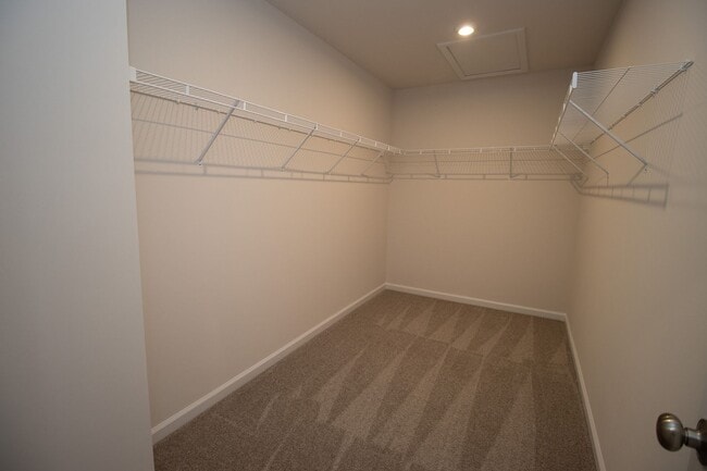 Building Photo - Spacious 4-Bedroom Home - Convenient to Fo...