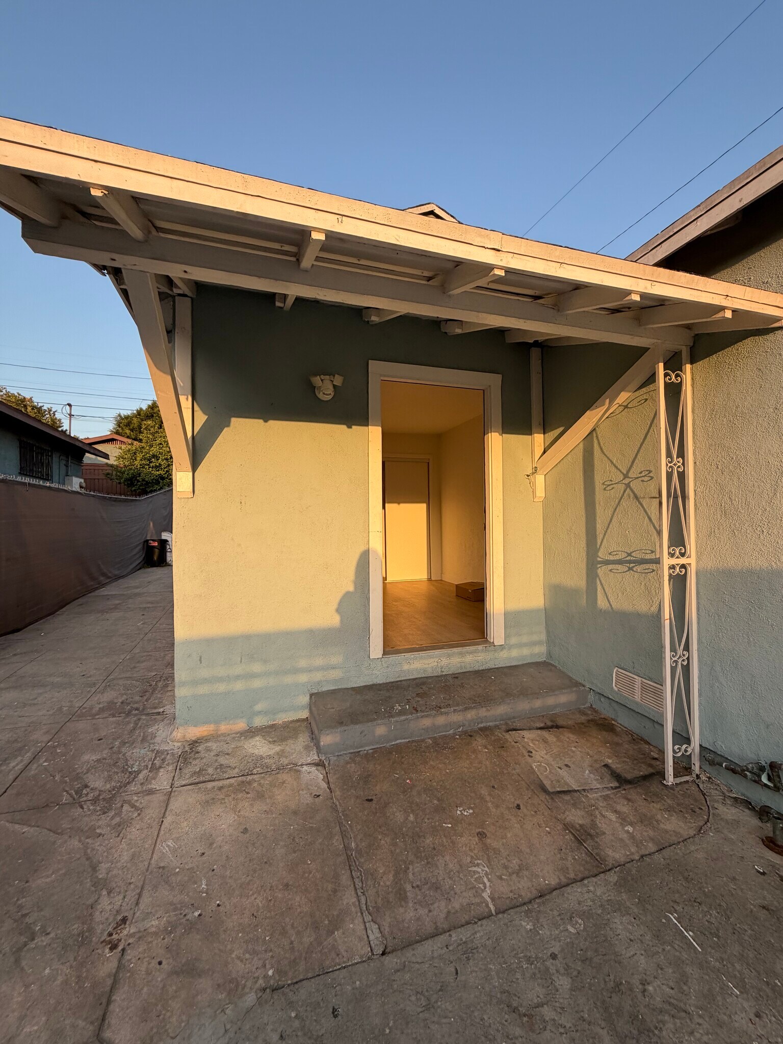 Building Photo - 661 W Ave 28
