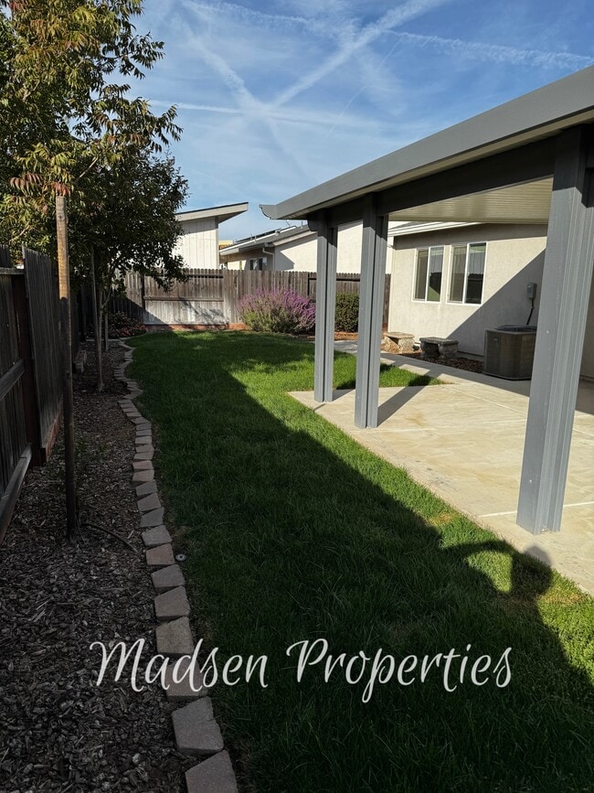 Building Photo - 114 Christian Ave