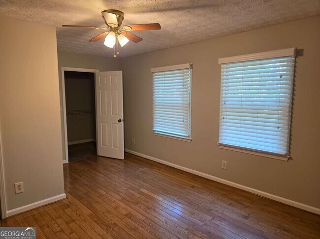 Building Photo - 1695 Underwood Dr SE