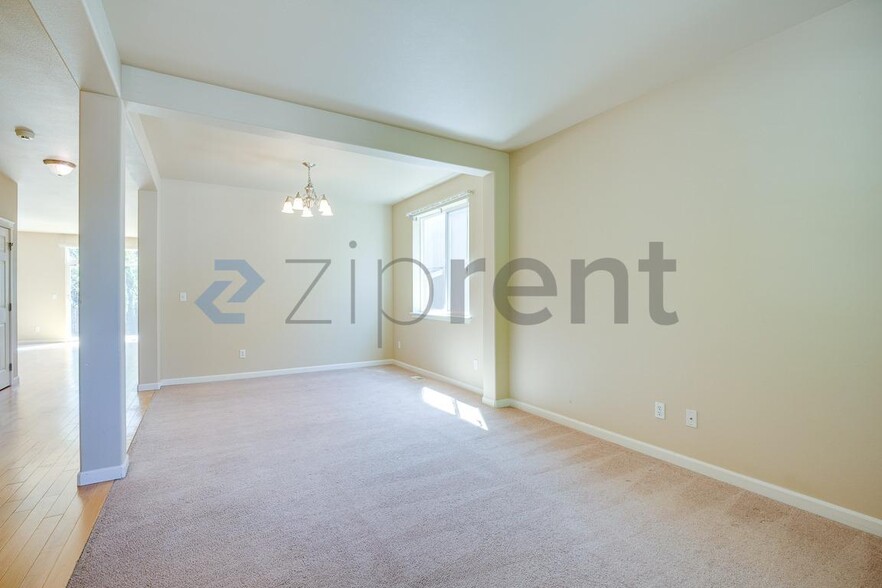 Building Photo - Unit