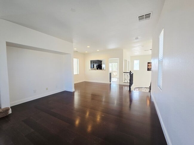 Building Photo - GORGEOUS 4BD/3BA IN SILVERADO RANCH