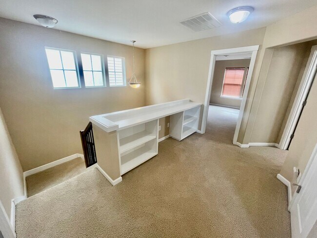 Building Photo - Well Appointed, Open Floor Plan 3-bedroom, 2.5-bathroom home in Beaverton