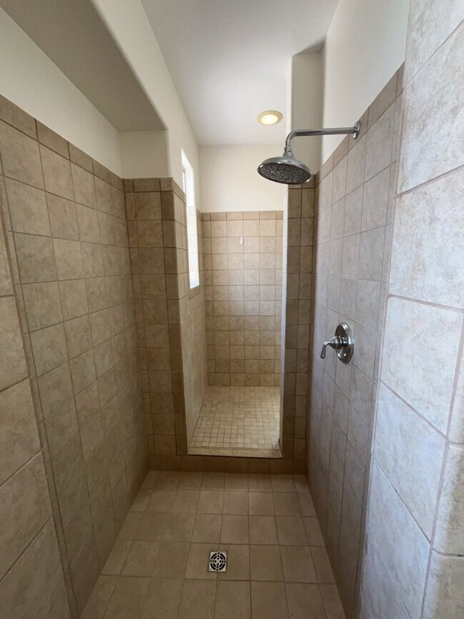 Building Photo - 533 Blanche Ct