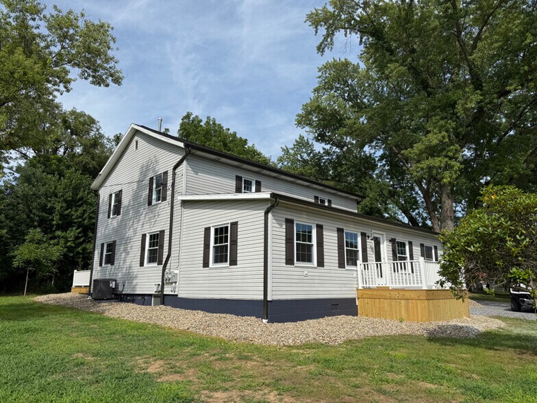 Primary Photo - 1725 Allegheny Blvd
