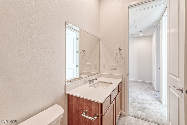 Building Photo - 643 Grey Saker St