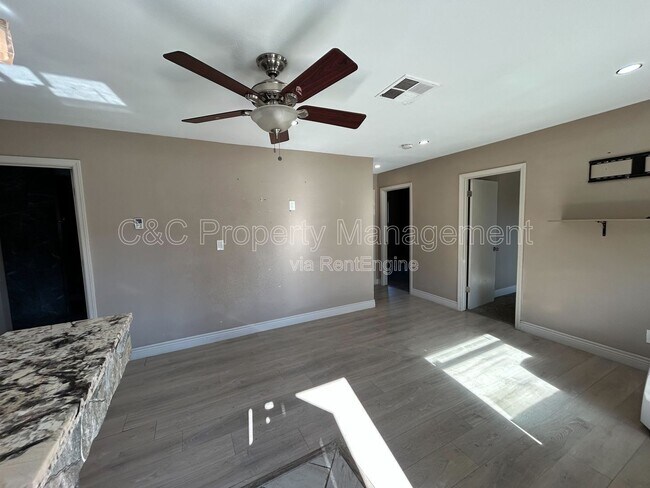 Building Photo - 1222 W Saginaw Way