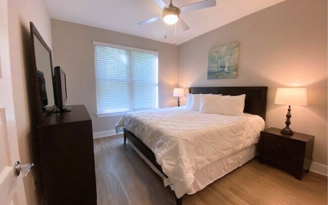 Building Photo - 5478 Glenridge View NE