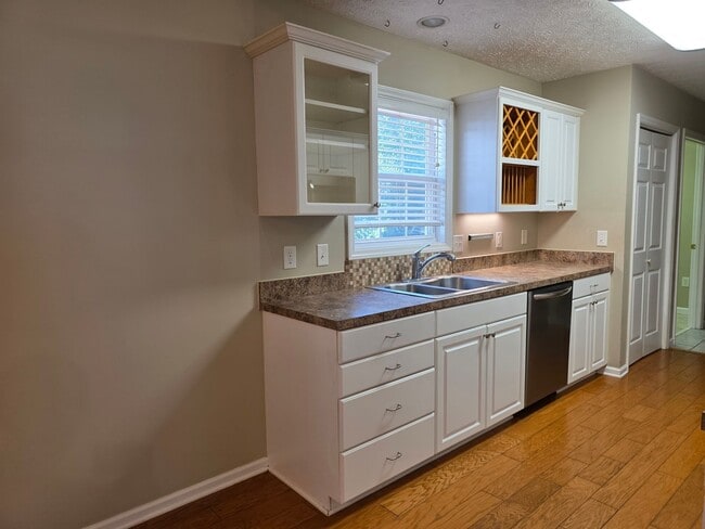 Building Photo - 345 Farina Dr