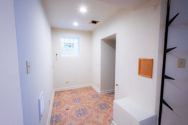 Building Photo - 7250 S King Dr