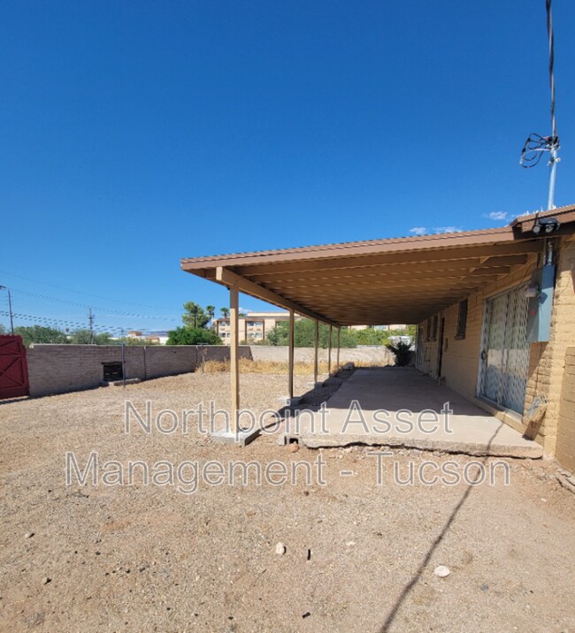 Building Photo - 210 S Alandale Pl