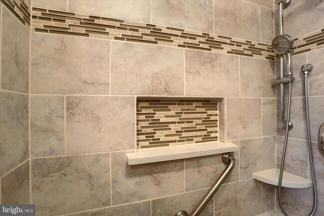 Building Photo - 2406 Roundtop Rd