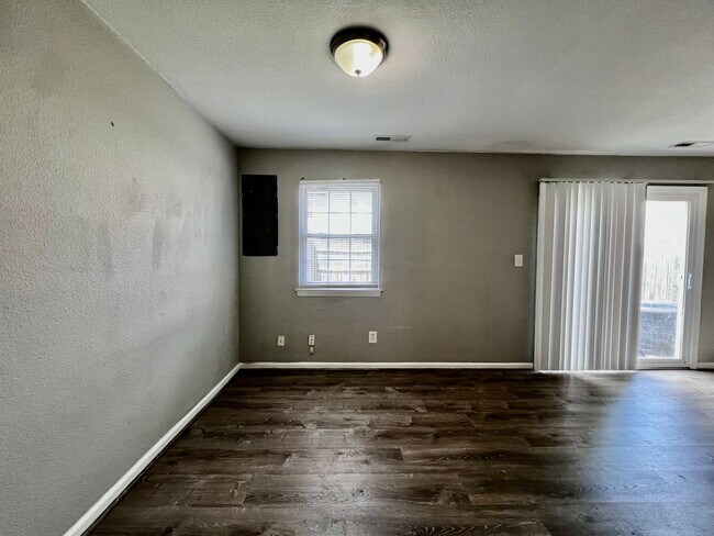 Building Photo - Beautiful Corner Lot Townhome in the heart...