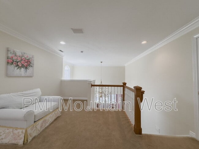 Building Photo - 49 E Fairway Dr