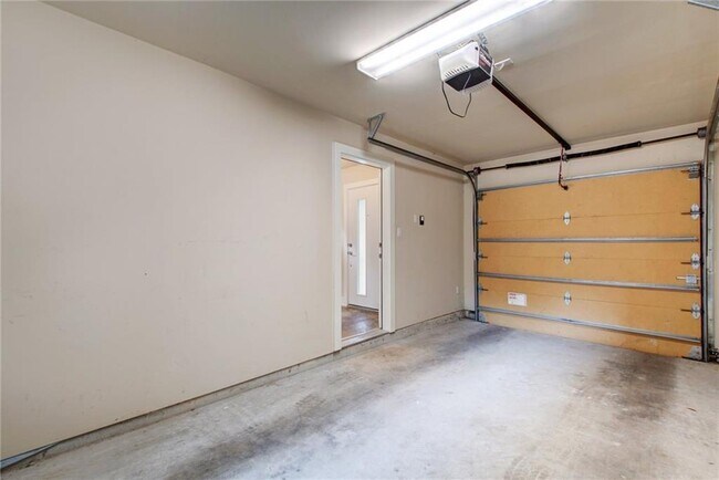 Building Photo - 1504 Lorraine Loop