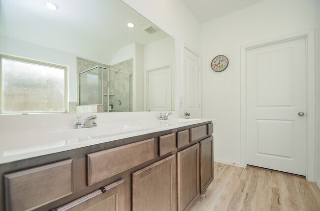 Building Photo - 1105 Breech Dr
