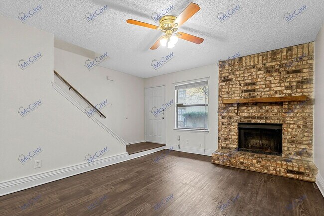 Building Photo - 800 Bluebonnet Dr