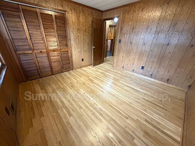 Building Photo - 200 Indian Creek Dr