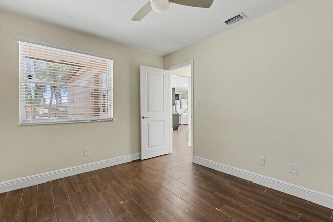 Building Photo - 1250 SW 113th Terrace