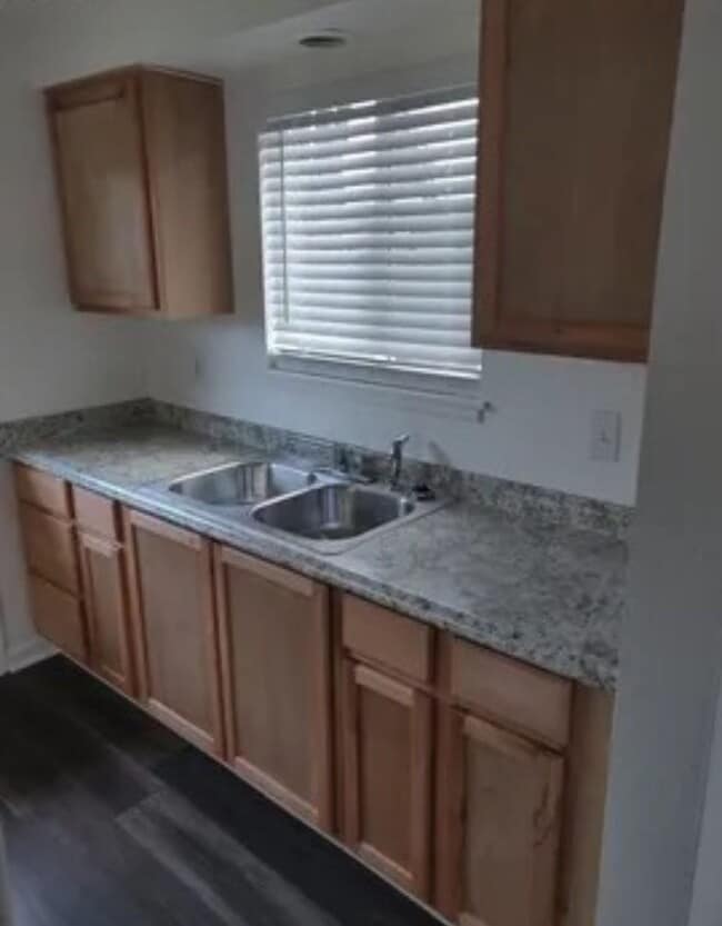 Building Photo - Updated 2-Bedroom Duplex in Thurston Springfield Neighborhood