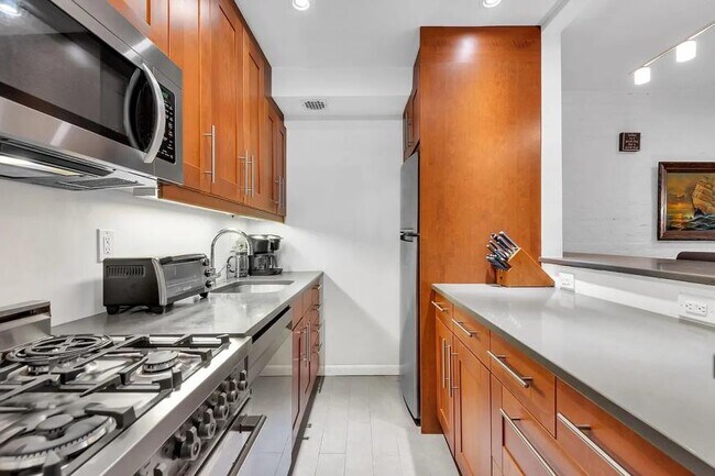 Building Photo - 1 bedroom in New York NY 10003