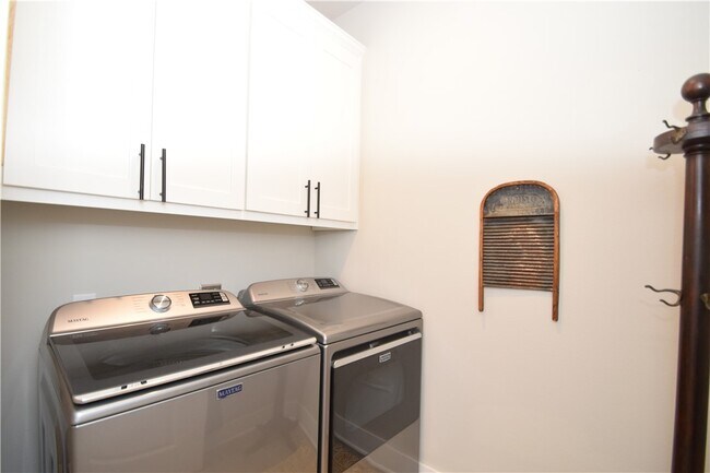 Building Photo - 42 Tummell Dr