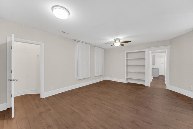 Building Photo - 6424 S Ingleside Ave