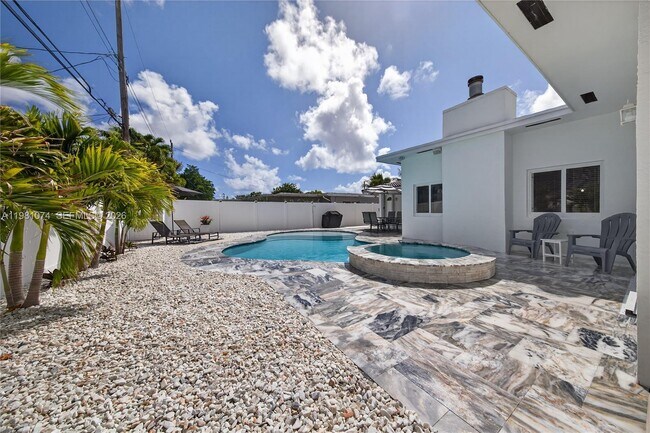 Building Photo - 2161 NE 62nd Ct