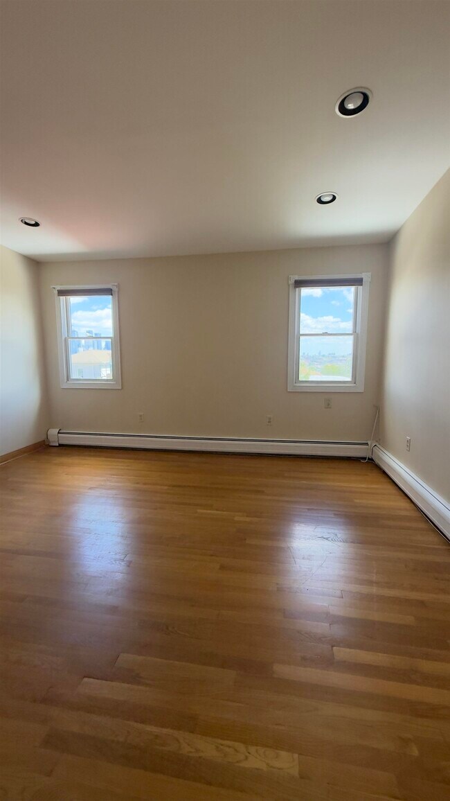 Building Photo - 628 Palisade Ave