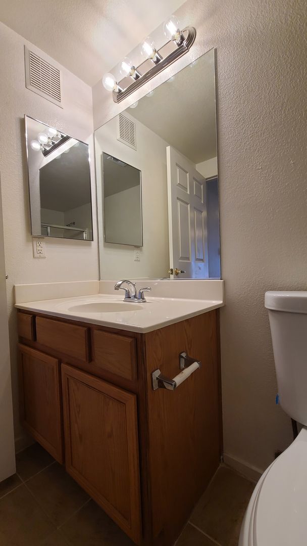 Building Photo - 2 Bedroom Condo located in Southwest Las Vegas