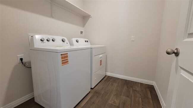 Building Photo - 115 Palo Pinto Dr