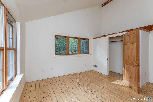 Building Photo - 38 W Mountain Ln