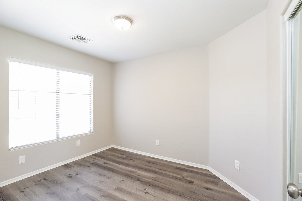 Building Photo - 1552 W Burgess Ln