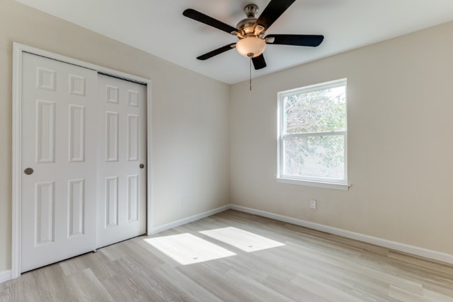 Building Photo - 1223 Evergreen Dr