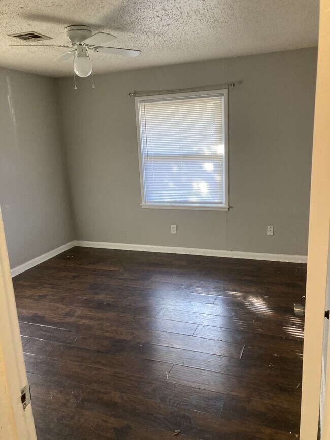 Building Photo - 735 Highland Pkwy