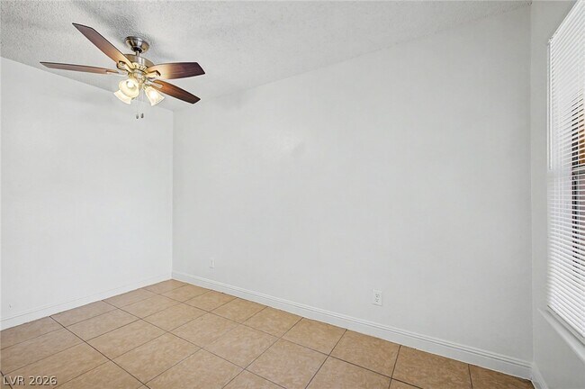 Building Photo - 1515 E Reno Ave