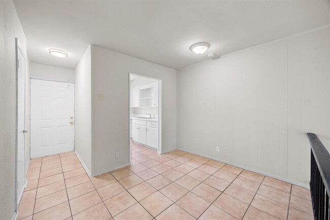 Building Photo - 903 N Meadows Dr