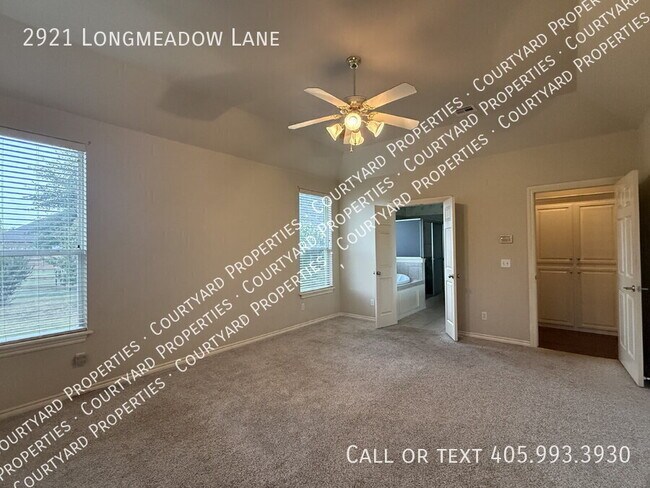 Building Photo - 2921 Longmeadow Ln