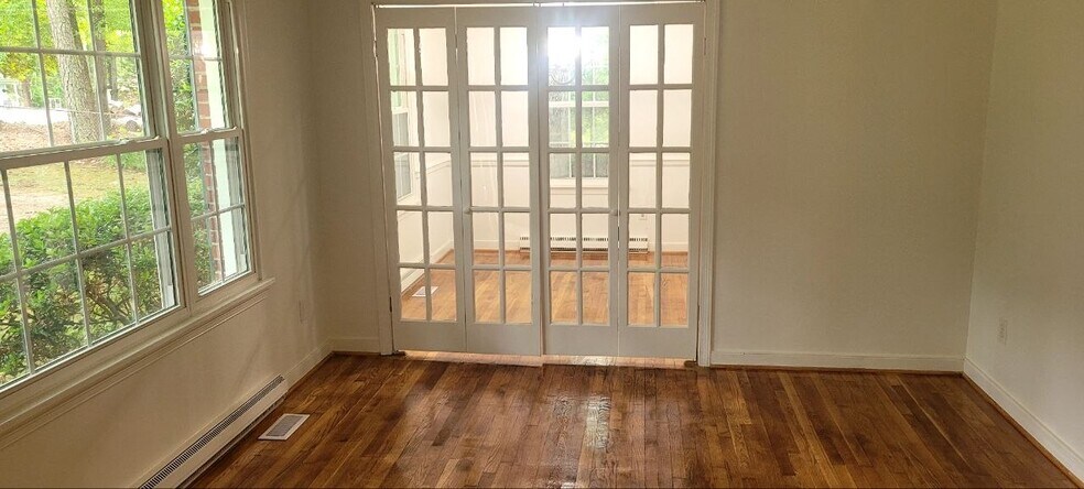 Building Photo - 412 Pagebrook Dr