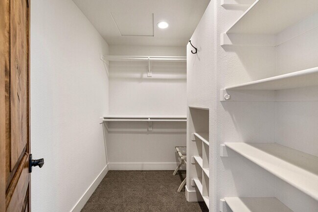 Building Photo - 47210 Heliotrope Dr