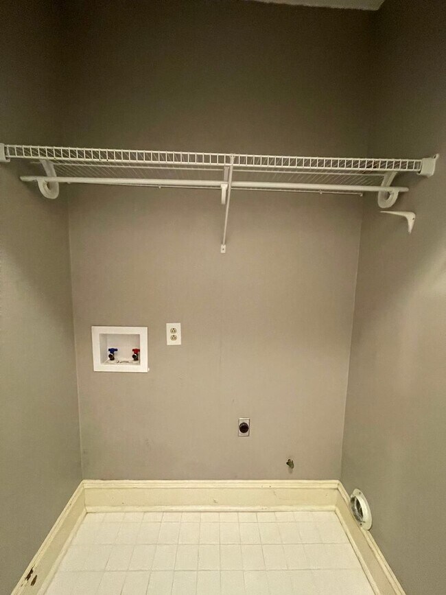 Building Photo - 175 Corbin Ave