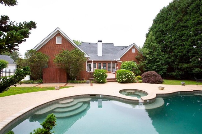 Building Photo - 2531 Old Salem Cir SE
