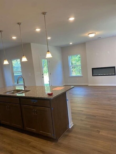 Building Photo - 804 Dundee Wy