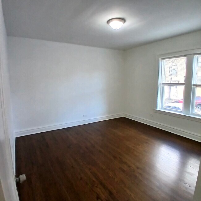 Building Photo - 2056 N Kilpatrick Ave