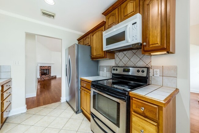 Building Photo - 3 BDRM HOUSE OFF ALBERTSON PKWY